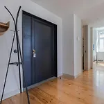 Апартаменти Glamorous 3bdr In Center By Lovelystay Лісабон
