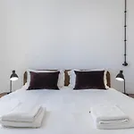 Glamorous 3bdr In Center By Lovelystay Лісабон