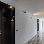 Апартаменти Glamorous 3bdr In Center By Lovelystay