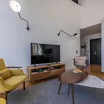 Glamorous 3bdr In Center By Lovelystay Апартаменти Лісабон