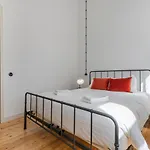 Glamorous 3bdr In Center By Lovelystay *