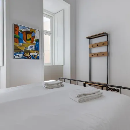 Spacious 3Bdr Apartment With Balcony By Lovelystay * Lisbon