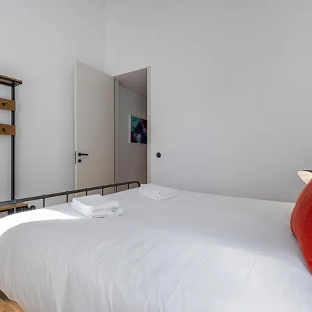 Spacious 3Bdr Apartment With Balcony By Lovelystay Apartment