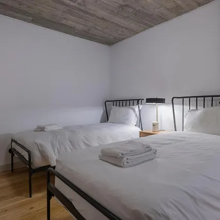 Glamorous 3bdr In Center By Lovelystay *