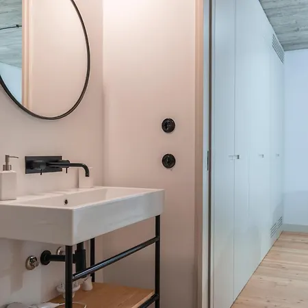 Glamorous 3bdr In Center By Lovelystay *