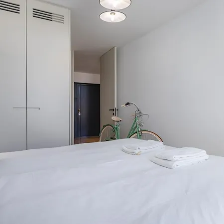 Glamorous 3bdr In Center By Lovelystay