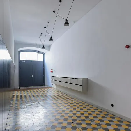 Apartman Glamorous 3bdr In Center By Lovelystay