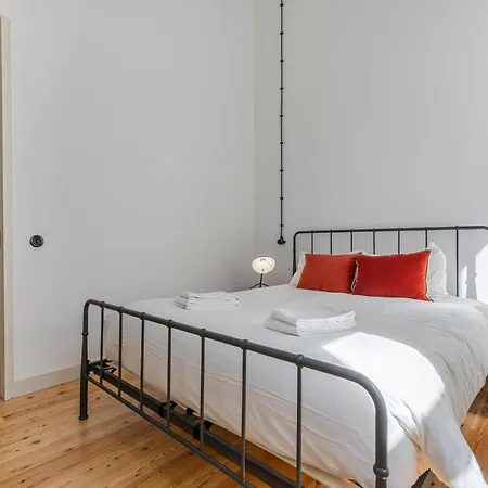 Glamorous 3bdr In Center By Lovelystay *